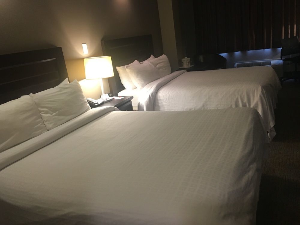 Express By Canad Inns Winnipeg Esterno foto